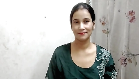 Hot indian amateur girl enjoys her sweet pussy sucking a dick
